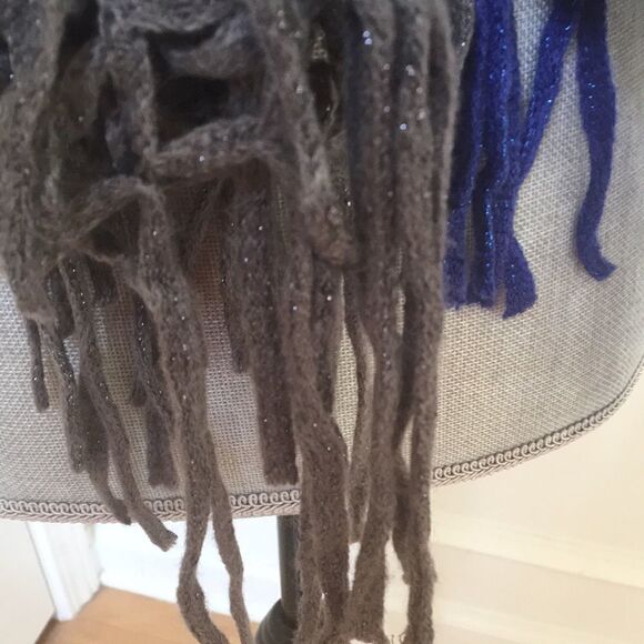 Bundle of Scarves  - Picture 4 of 5